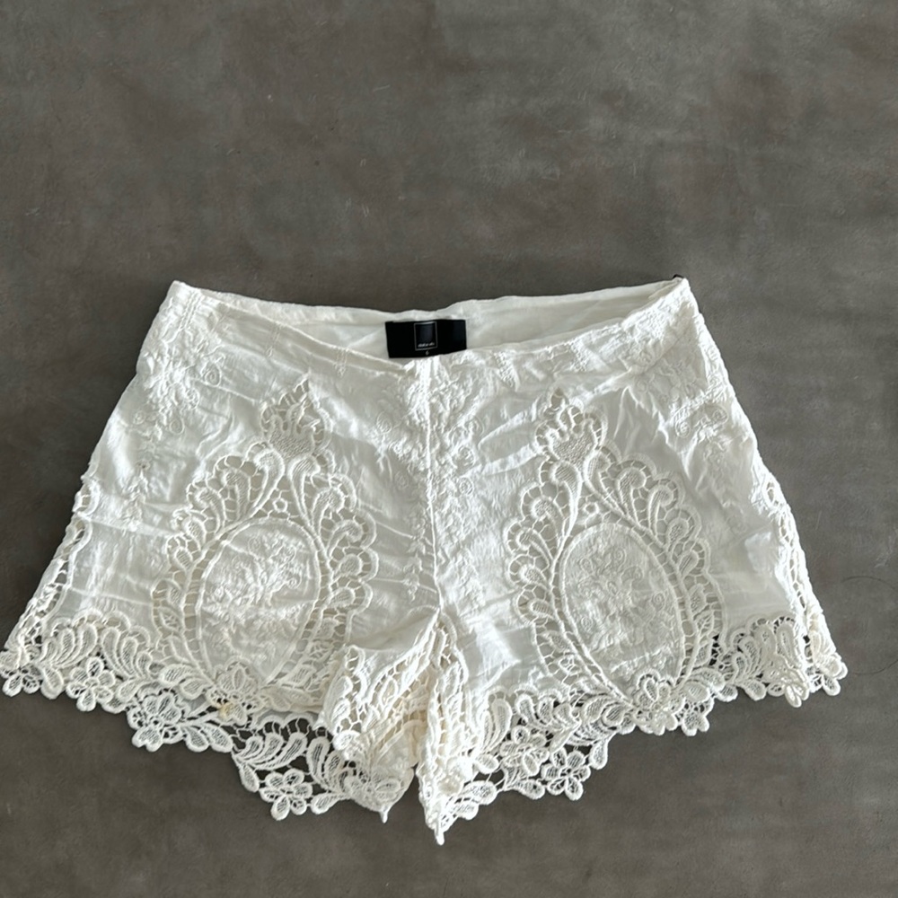 Off-white, beautiful, embroidered lace shorts